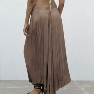 NWOT Zara beige/brown satin crinkle midi skirt. Flowy and flattering, size S.